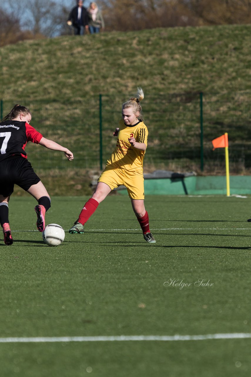 Bild 241 - B-Juniorinnen SG Weststeinburg/Bei - SV Fisia 03 : Ergebnis: 1:2